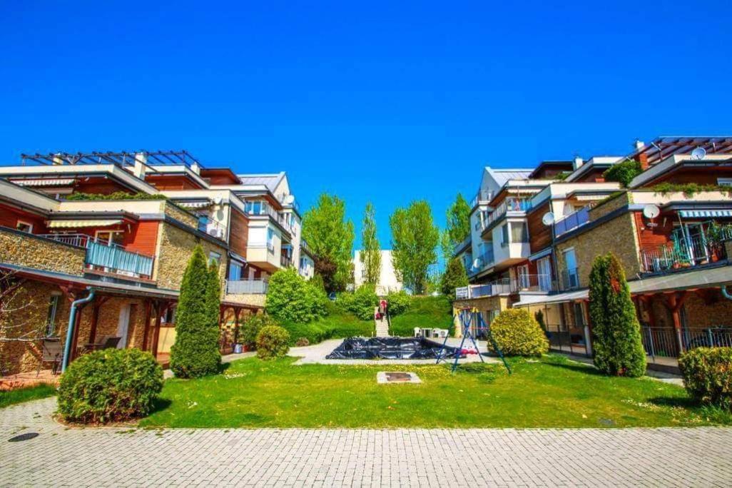شقة بالاتونفوريد  في Cool & Pool Apartman المظهر الخارجي الصورة